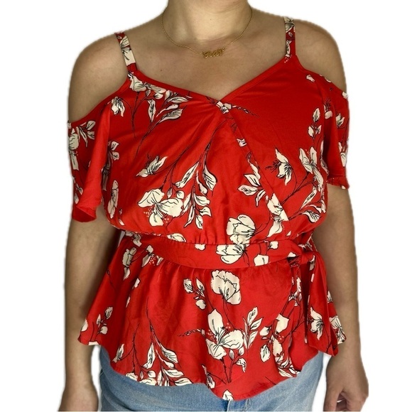 Sienna Sky - Size Medium - Floral top - Picture 1 of 5